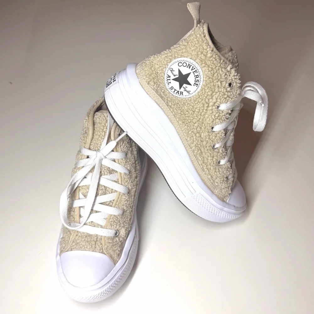Converse Kids Chuck Taylor All Star Move Platform Sherpa Sneakers Size- 1.5
